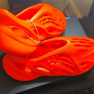 copy* Adidas Yeezy Foam Runner